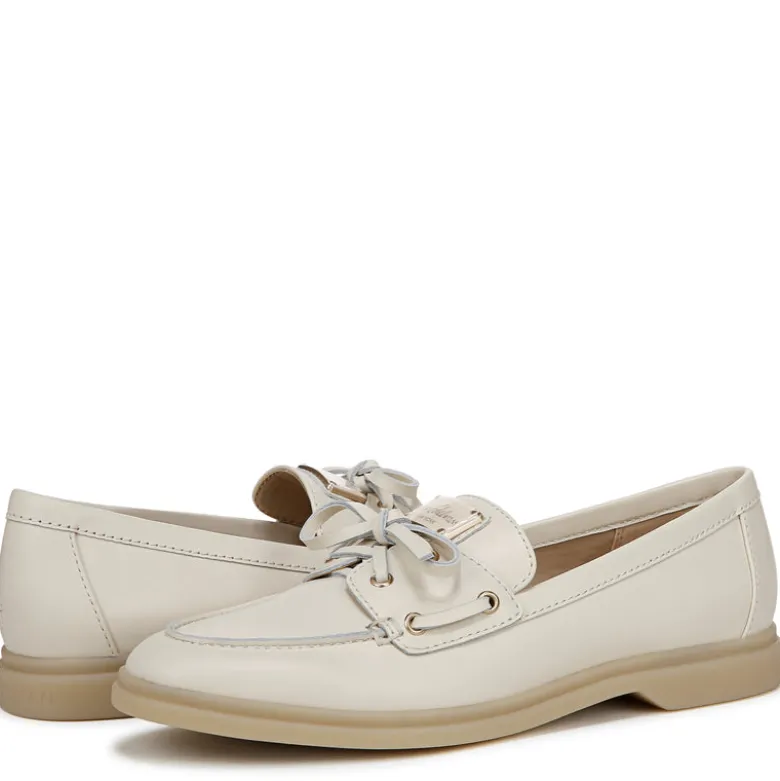 KARLY FLAT